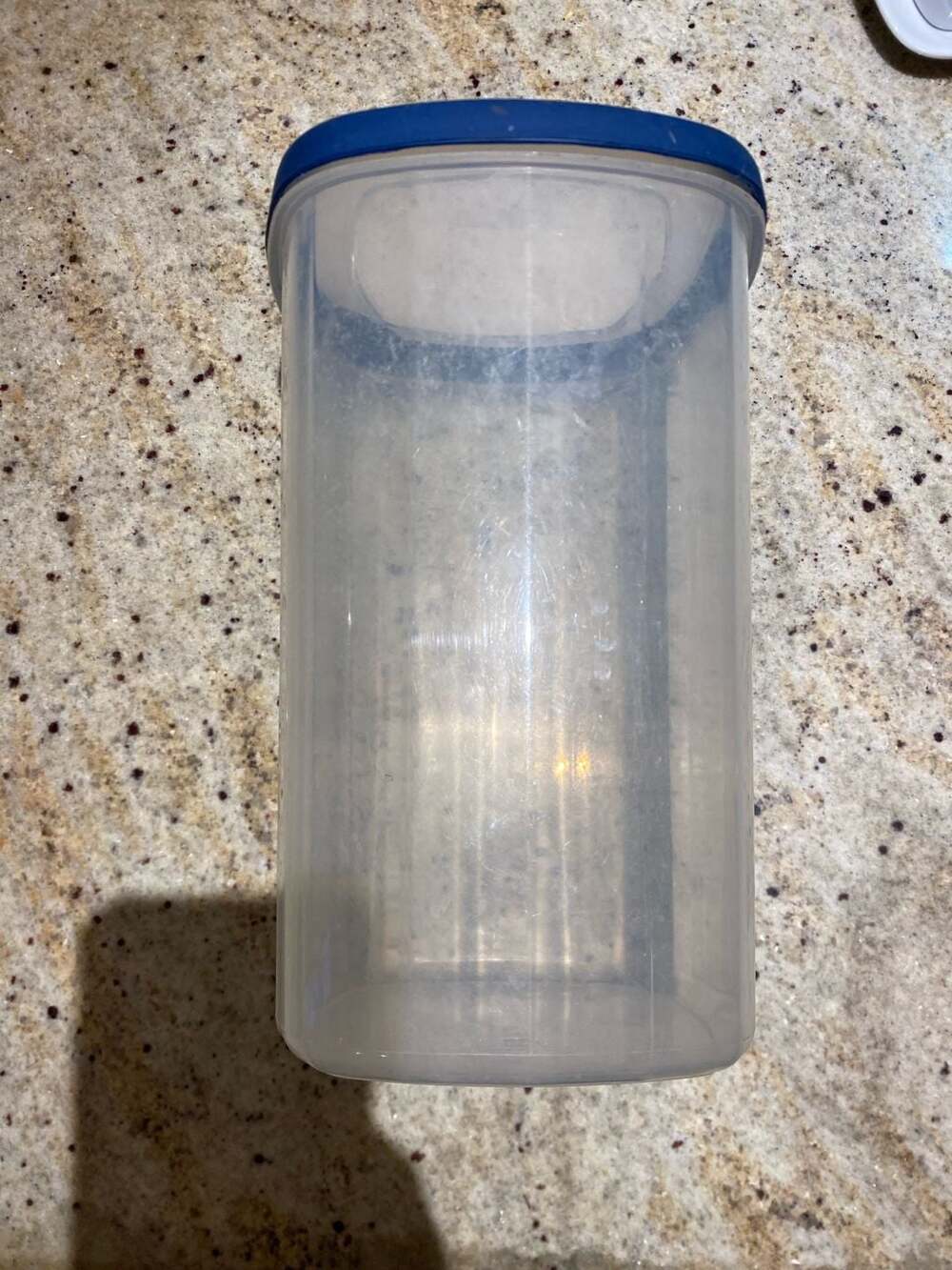 Rubbermaid Servin' Saver Modular Dry Food Storage Container 4.5 Qt 4.3 L with Bl
